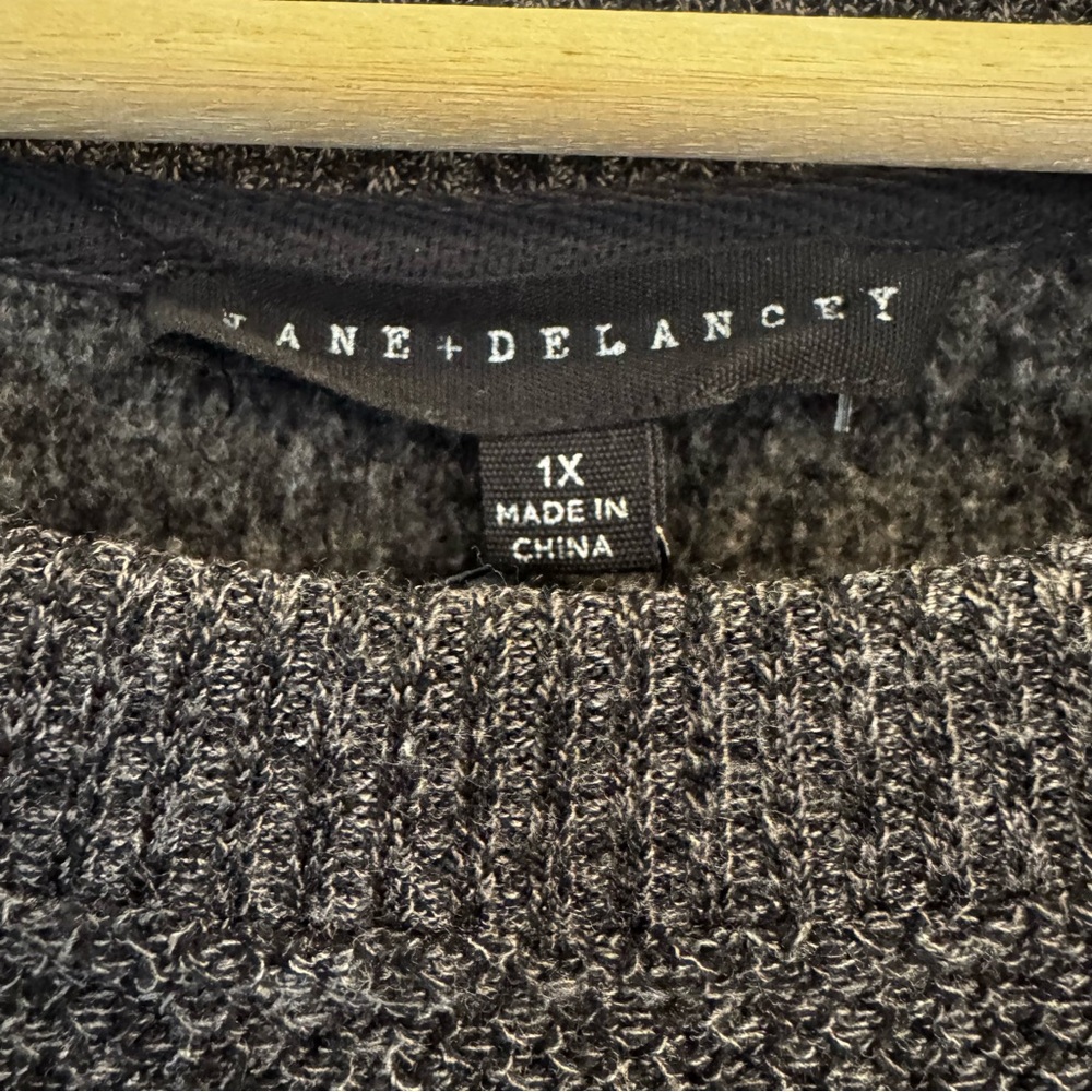 Jane + Delancey Super Soft Textured Puff Shoulder Knit Top Gray 1X NWT - Picture 3 of 10